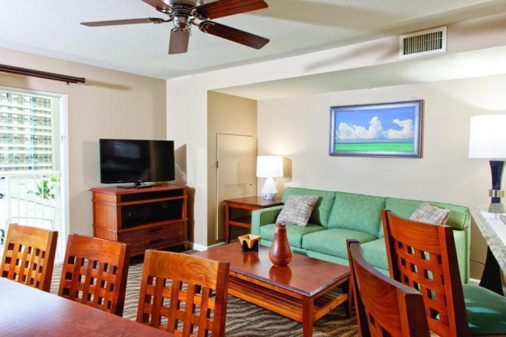 Club Wyndham At Waikiki Walk