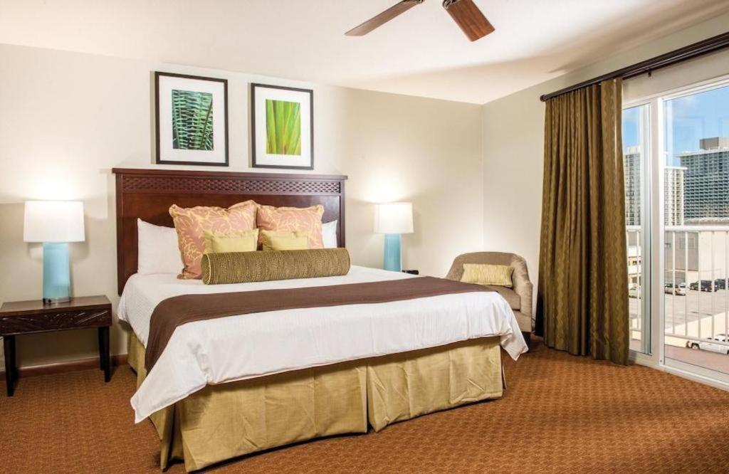 Hotel Club Wyndham At Waikiki Walk 3*
