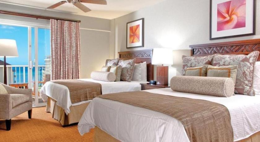 Hotel Club Wyndham At Waikiki Walk 3*
