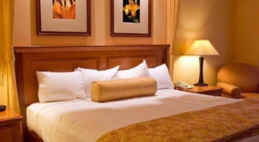 Club Wyndham At Waikiki Walk Hotel 3*